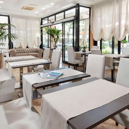 Hotel Novella มิซาโน อาดรีอาติโก ภายนอก รูปภาพ