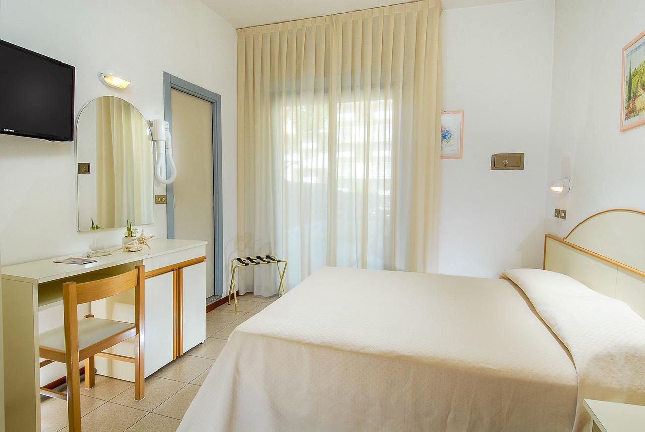 Hotel Novella มิซาโน อาดรีอาติโก ภายนอก รูปภาพ