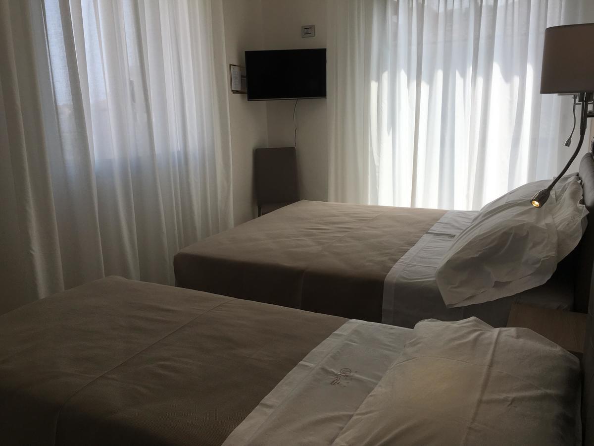Hotel Novella มิซาโน อาดรีอาติโก ภายนอก รูปภาพ